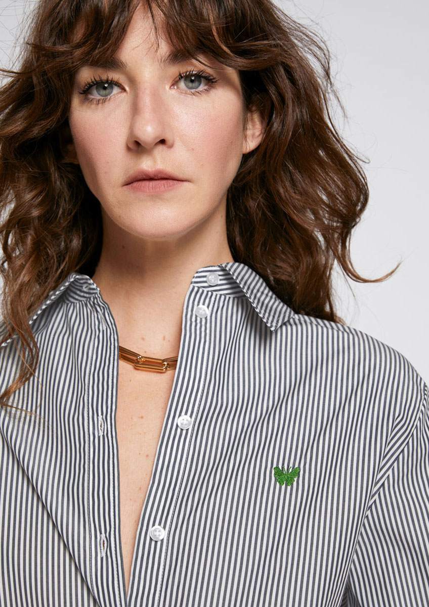 Woman wearing a shirt from & Other Stories with buttons made out of plastic bottles