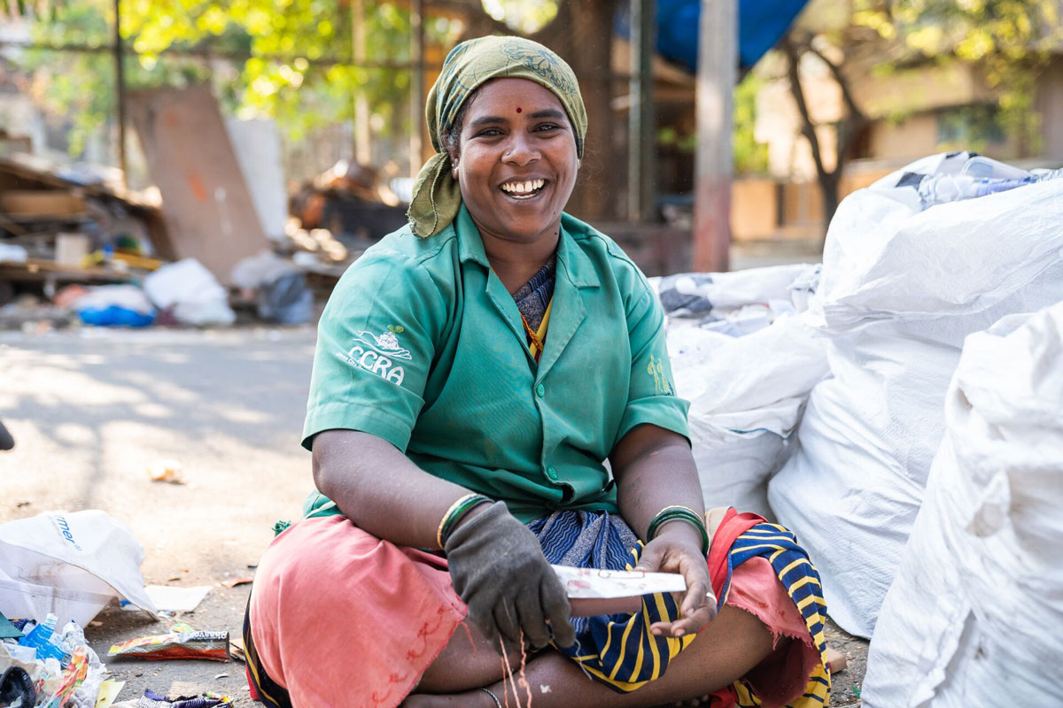 Waste picker in Bengaluru © H&M Foundation/Saamuhika Shakti